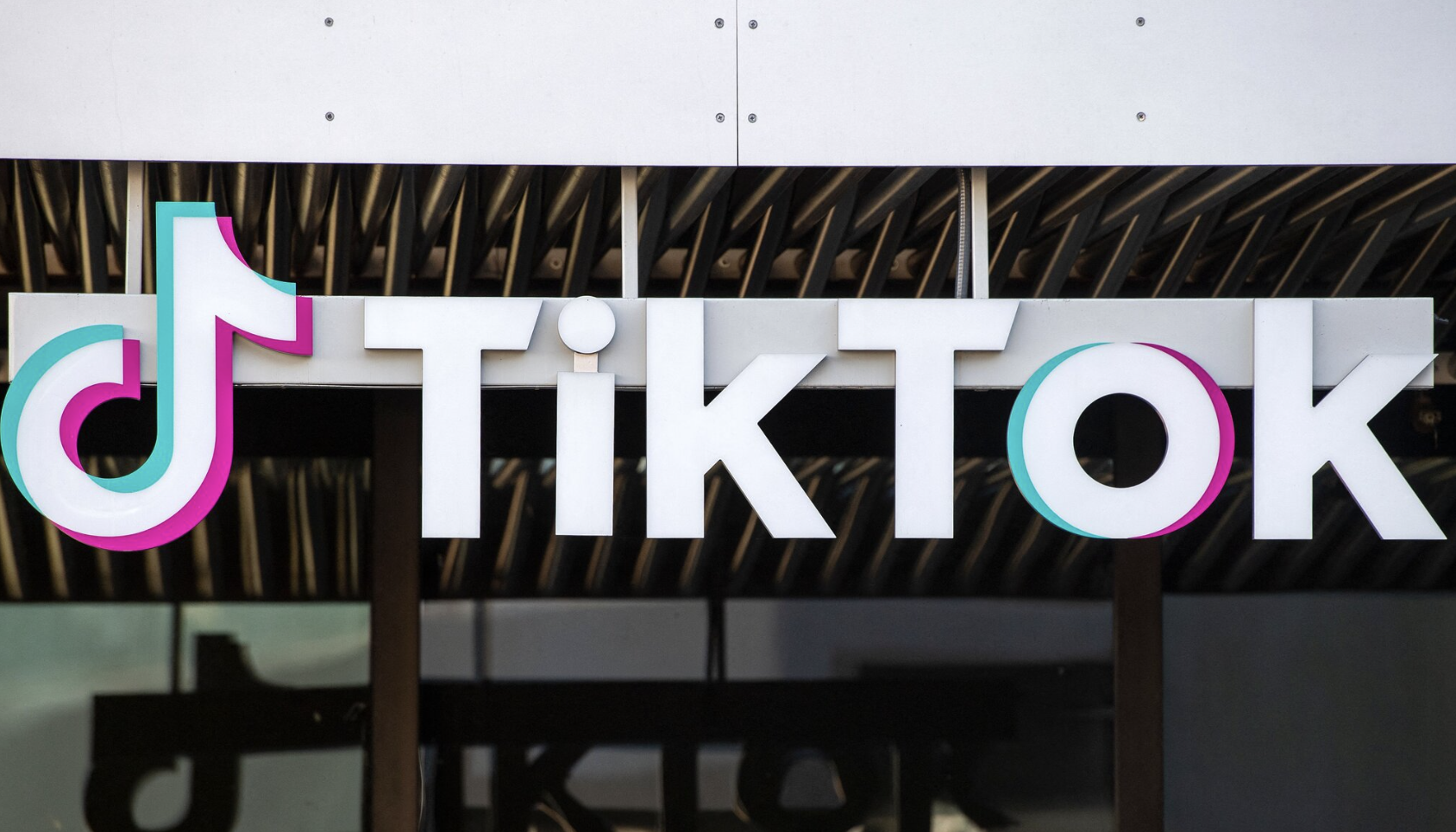 How to download TikTok on an Android phone?  What are the detailed steps?