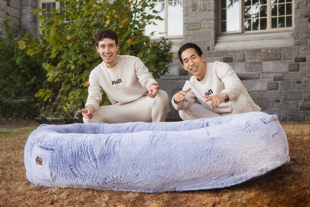 The "human dog house" invented by college students has become popular on TikTok, earning millions of dollars annually