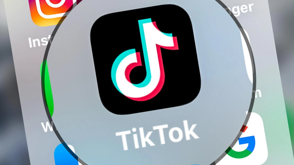 How to find a breakthrough in the vertical segmentation field on TikTok and achieve overtaking on the curve?